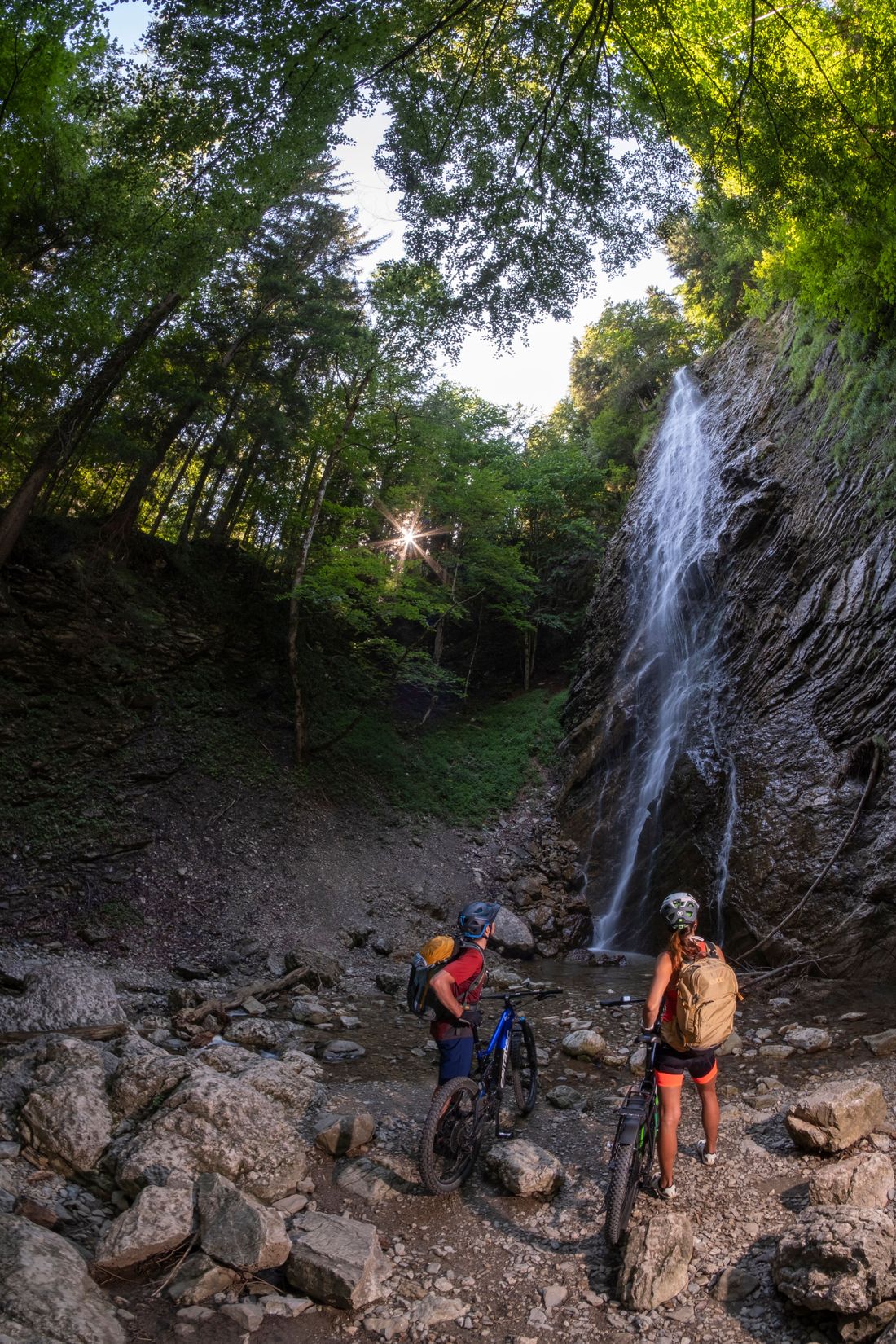 Pause beim Wasserfall