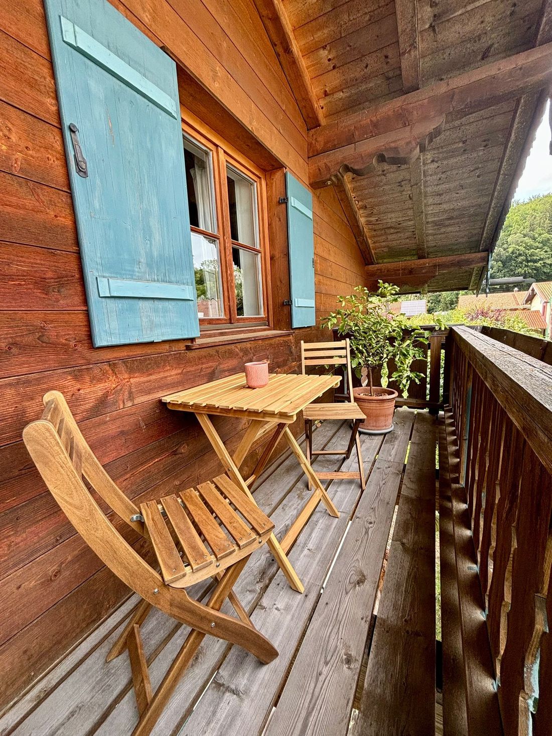 Gemütlichkeit am Ostbalkon