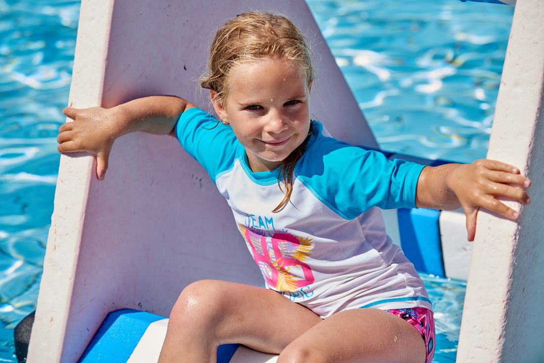 Mädchen im Freibad Reit im Winkl