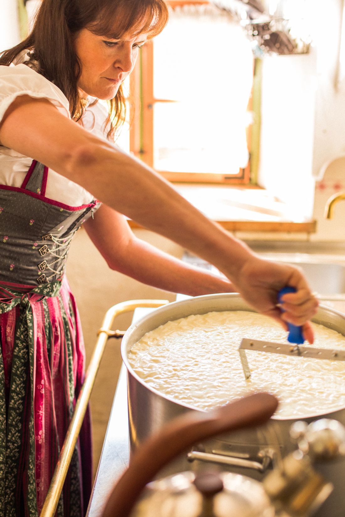 Milchverarbeitung auf der Langerbauern Alm
