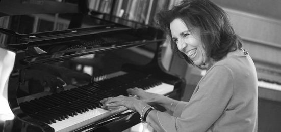 1715592111_susi_weiss_pianistin_05